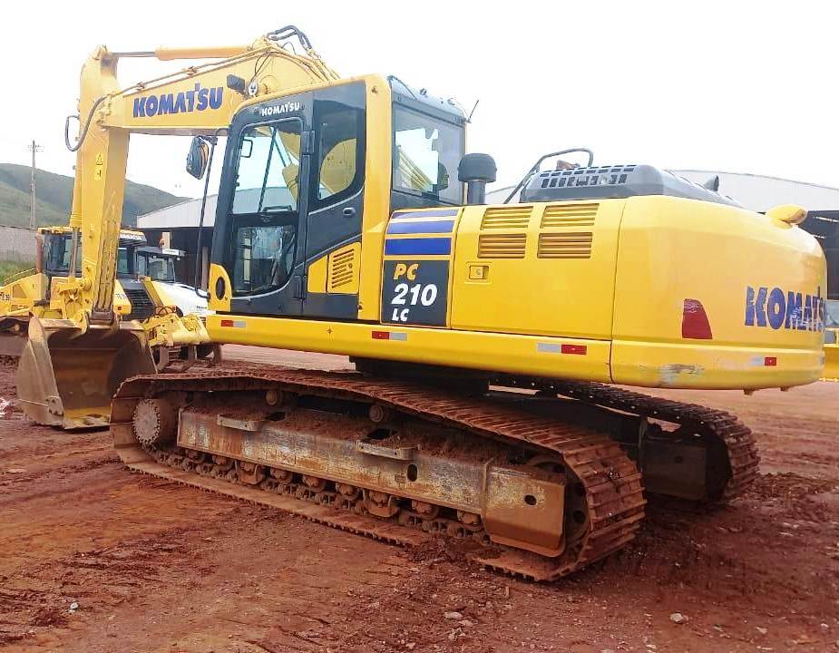 Escavadeira KOMATSU PC210 | Tratorex – Tratores, Máquinas e