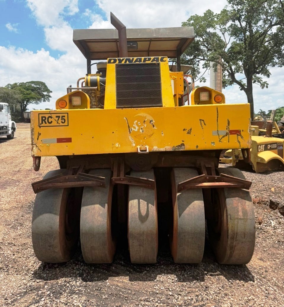 Rolo Compactador DYNAPAC CP30 | Tratorex – Tratores, Máquinas e ...