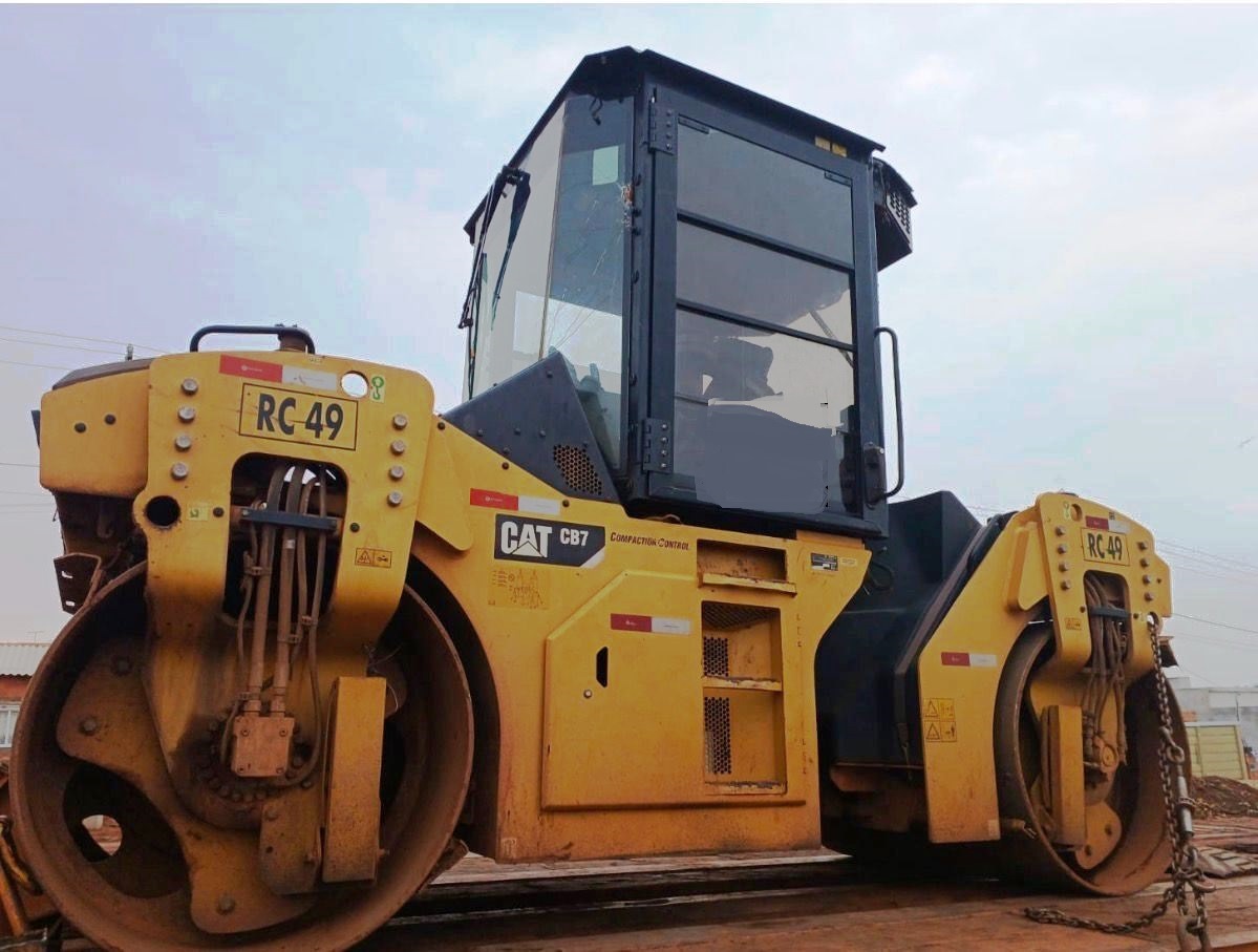 Rolo Compactador CATERPILLAR CB7 | Tratorex – Tratores, Máquinas e ...