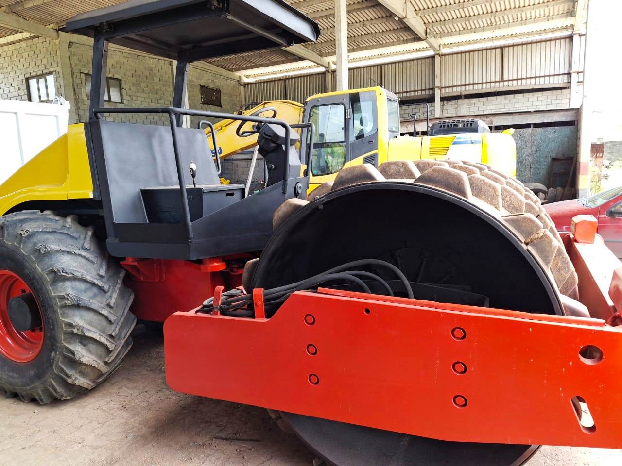 Rolo Compactador DYNAPAC CA250 | Tratorex – Tratores, Máquinas e ...