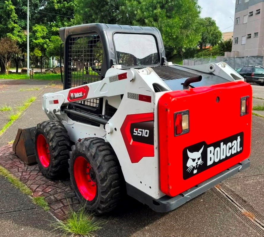 Mini Carregadeira&nbsp;BOB CAT&nbsp;S510 - 26H108