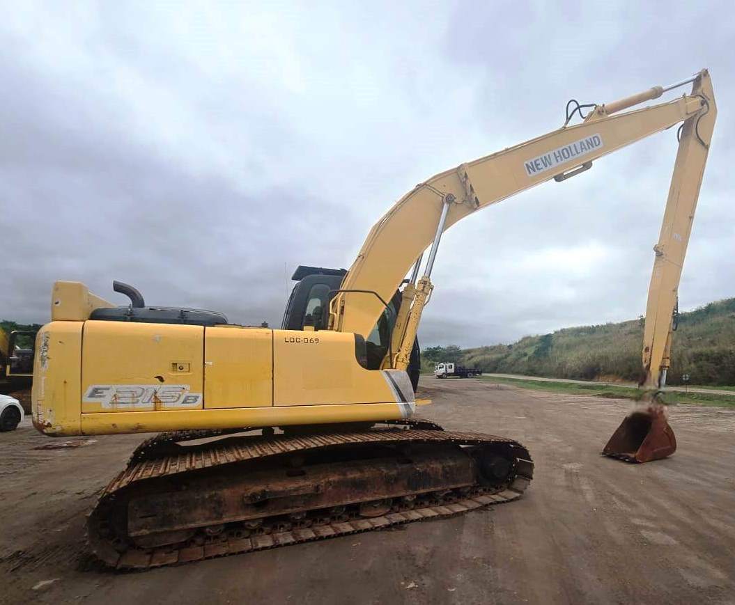 Escavadeira&nbsp;NEW HOLLAND&nbsp;E215 - 26H315