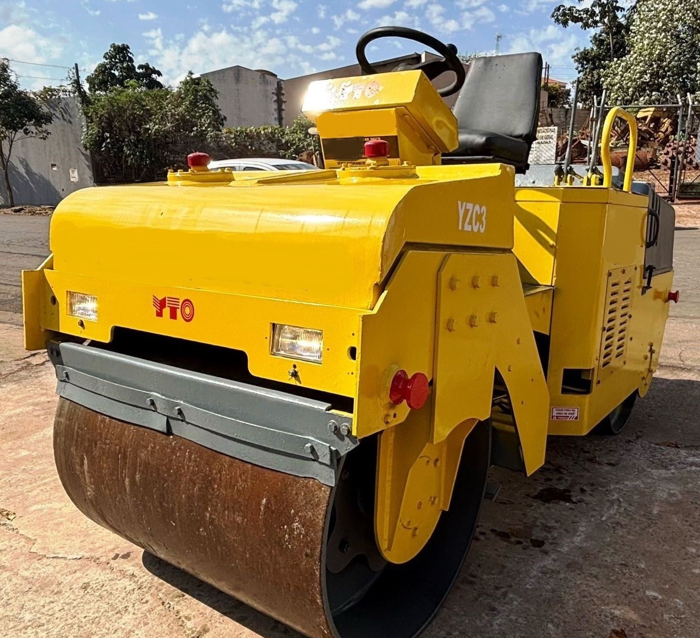 Rolo Compactador&nbsp;YTO&nbsp;YZC3 - 26H402