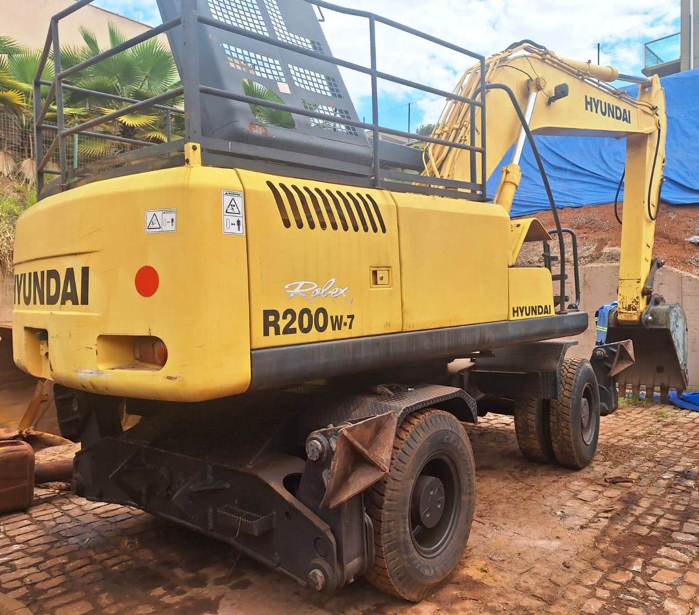Escavadeira&nbsp;HYUNDAI&nbsp;R200 - 26J306