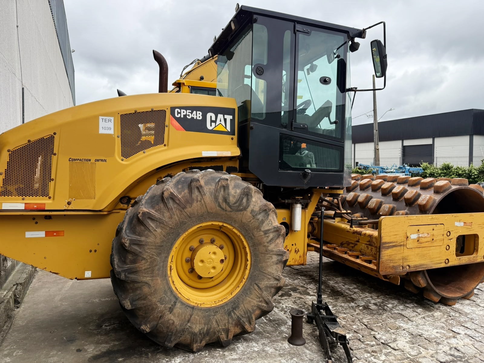 Rolo Compactador&nbsp;CATERPILLAR&nbsp;CP54B - 26K406